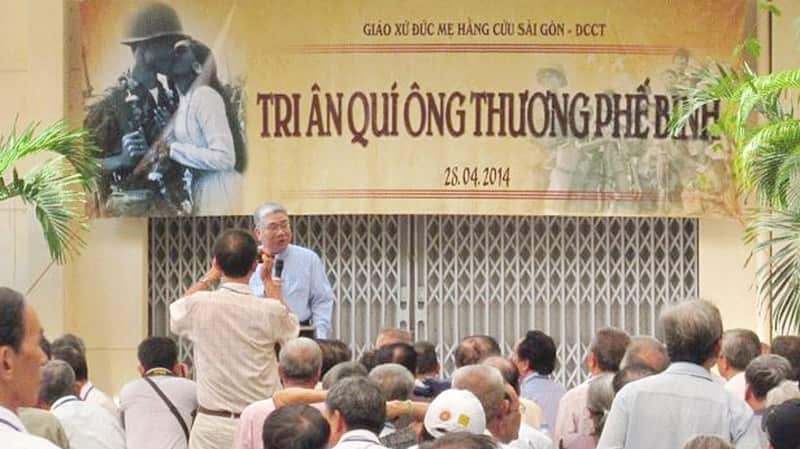 Giám mục tỉnh DCCT Vinh Son Phạm Trung Thành tại buổi tầm soát sức khỏe cho các TPB VNCH tại Nhà thờ DCCT vào 25/04/2014