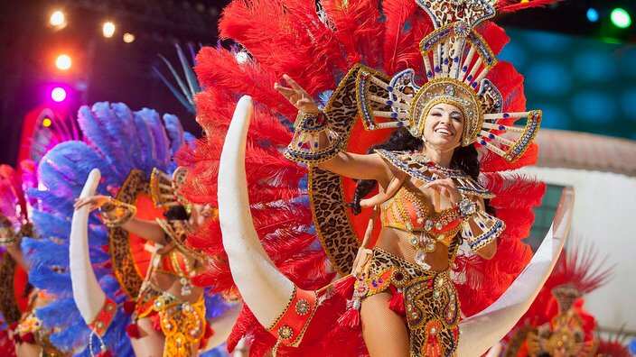 Carnival group 'Los Valleiros' perfoms on stage during a competition in Santa Cruz de Tenerife, Canary Islands, Spain, 18 February 2017.  EPA/RAMON DE LA ROCHA