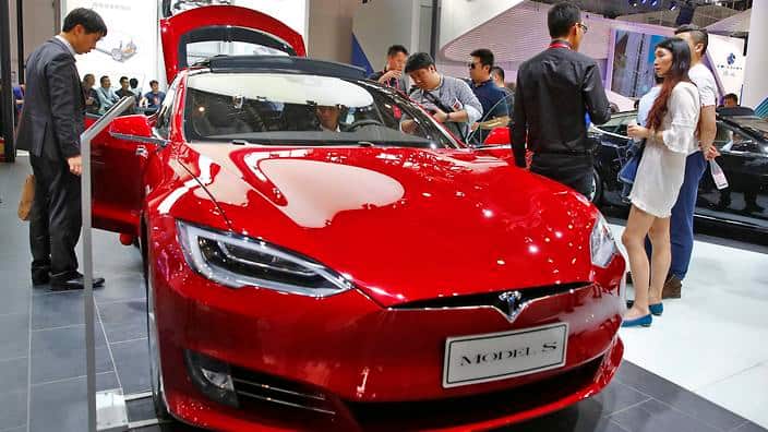 epa05400297 (FILE) A file picture dated 26 April 2016 shows a Tesla model S electric car on display at the Auto China 2016 motor show in Beijing, China. The carmaker in a blog post on 30 June 2016 revealed that the National Highway Transportation Safety A
