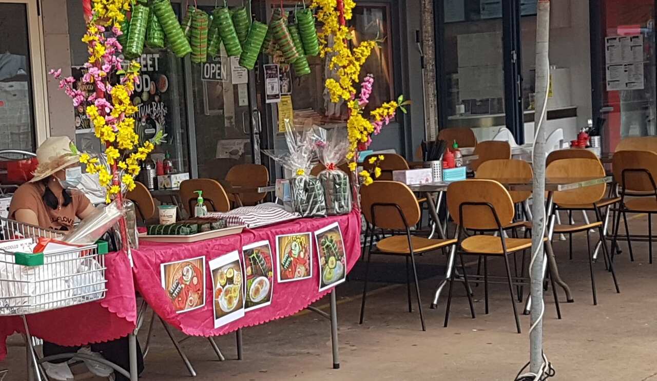 Quang cảnh vài cửa hàng chợ Tết Inala 2022