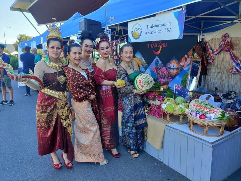 คนไทยใส่ชุดไทยไปร่วมงานเทศกาลไทยในแอดิเลด