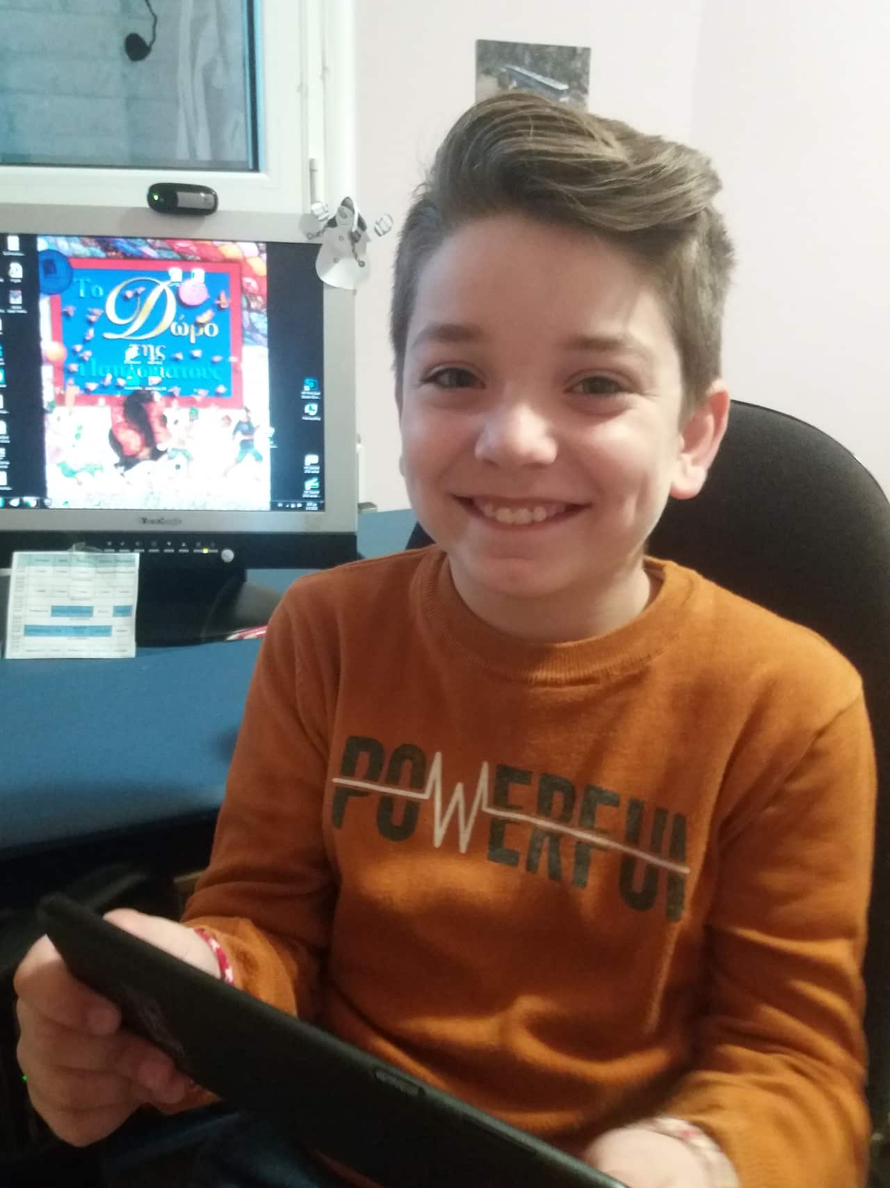 O μαθητής Θοδωρής Μυλωνάς. 