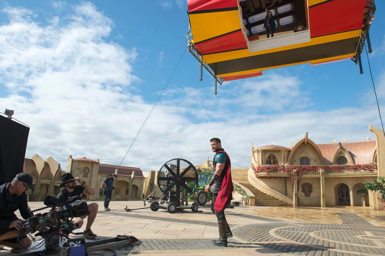 Chris Hemsworth sul set di 'Thor: Ragnarok' del 2017