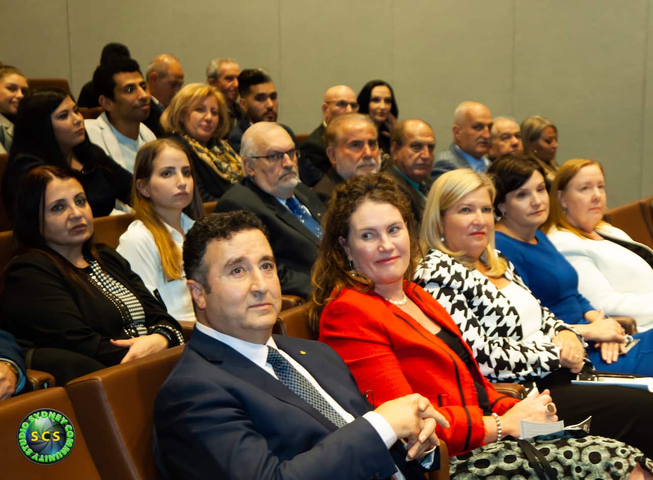 السيناتور شوكت مسلماني، وزيرة شؤون المرأة في حكومة ولاية نيو ساوث ويلز بروني تايلور، وزيرة الظل لشؤون المرأة في الولاية النائبة تريش دويل.