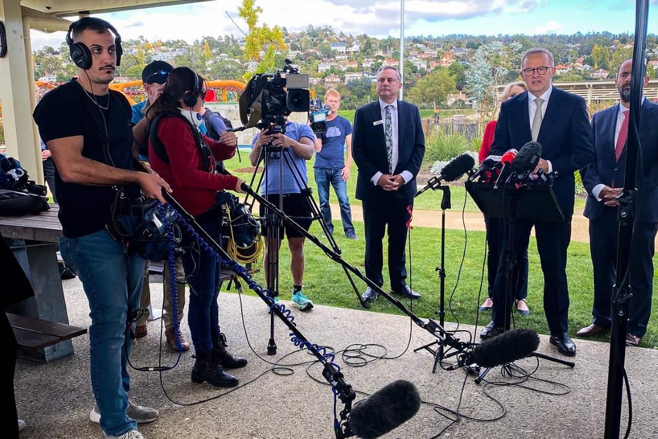 Director and Cameraman Ghaith Nadir and Prime Minister Antony Albanese