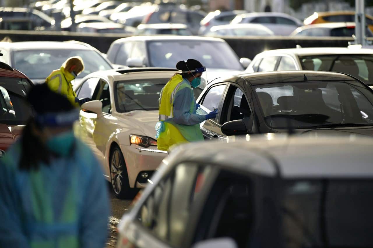 Drivers line up for Covid-19 testing at Bondi in Sydney