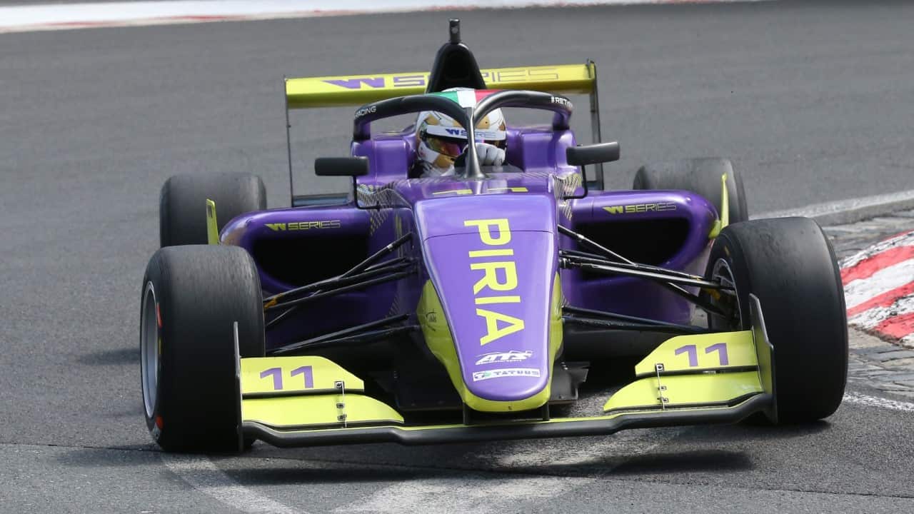 Vicky Piria a Nuremberg, durante le prove libere della tappa tedesca della W-Series nel 2019. 