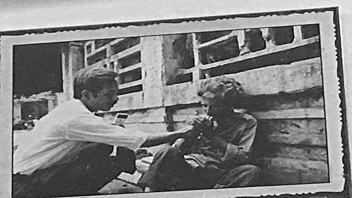 Tay guitar "Toán Xồm" ngồi ăn xin bên vệ đường sau khi ra tù