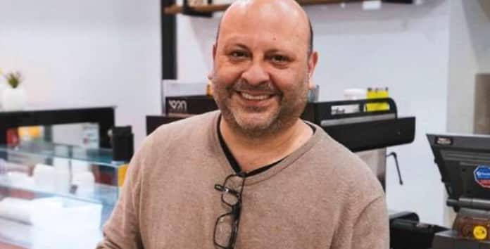 Frank Torres, propietario del café El Toucan.