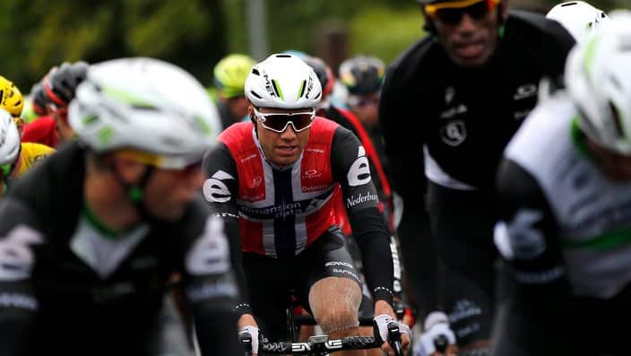 epa05405403 Team Dimension Data rider Edvald Boasson Hagen (C) of Norway in action during the 2nd stage of the 103rd edition of the Tour de France cycling race over 183km between Saint-Lo and Cherbourg-en-Cotentin, France, 02 July 2016.  EPA/YOAN VALAT