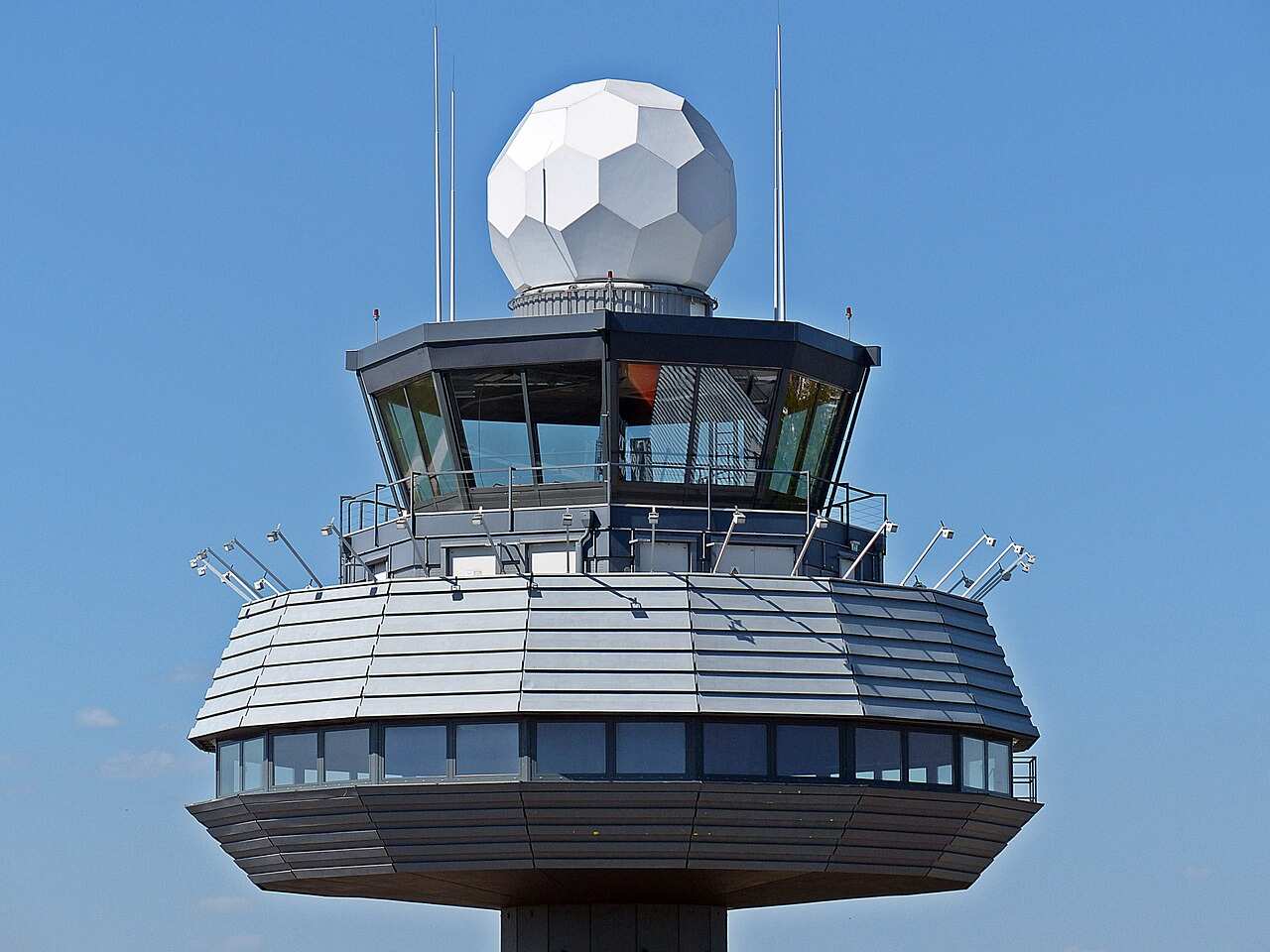 Report finds that air control centres are toxic workplaces 