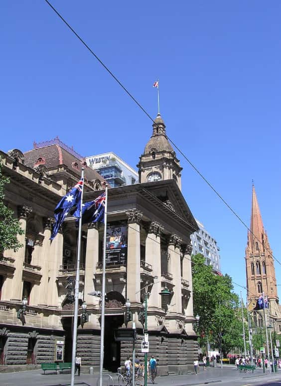 Melbourne City Town Hall, en la calle Swanston St. construido en 1870–1887