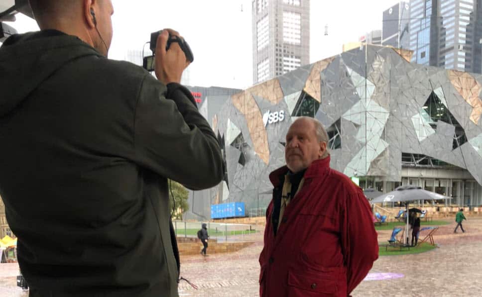 Alessandro Trebbi intervista il figlio di Nino Borsari - Nino junior - a Federation square, davanti alla sede di SBS a Melbourne