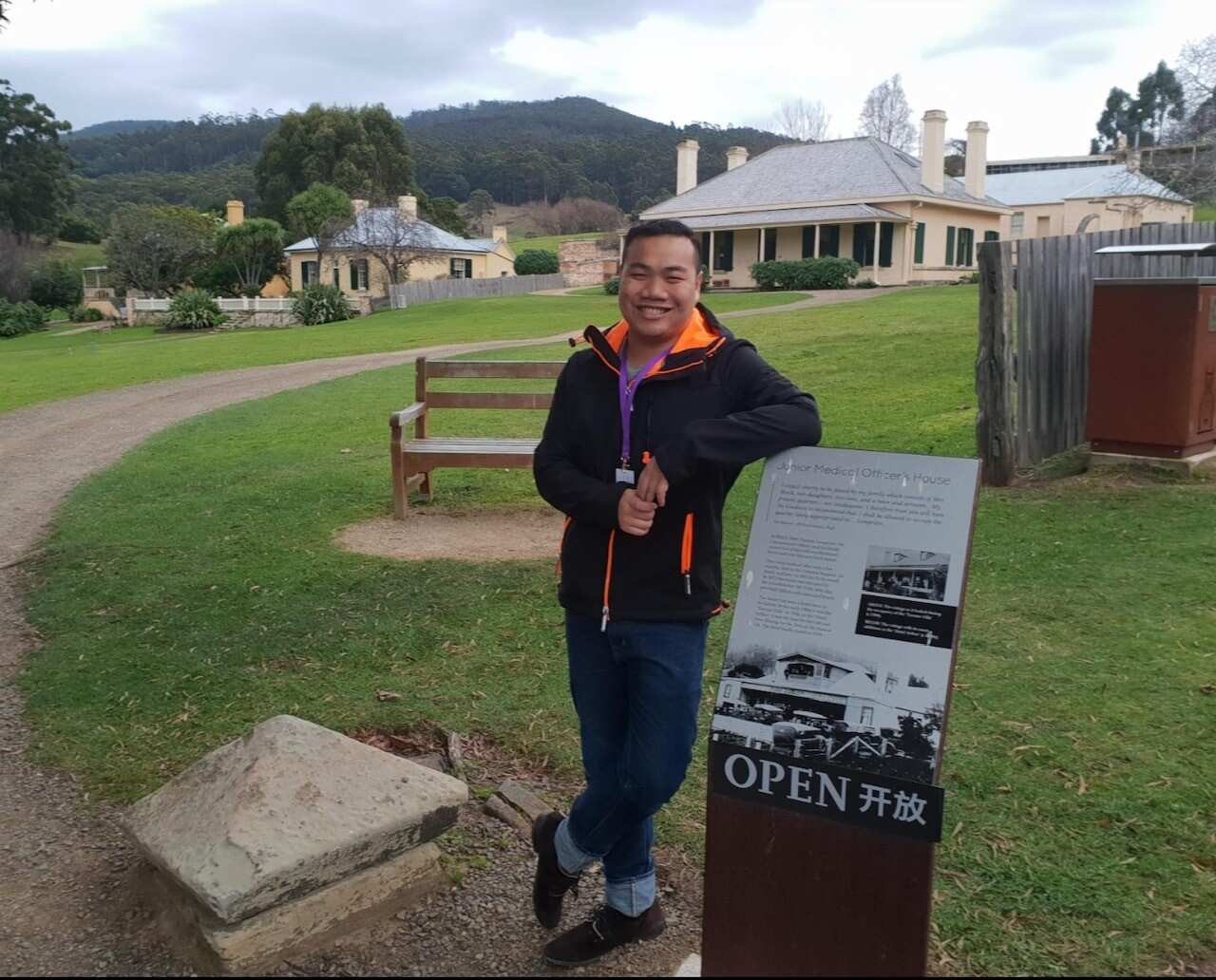 ทัศน์พล ที่มีความสนใจและมุ่งมั่นที่จะเรียนแพทย์มาตั้งแต่สมัยชั้นมัธยมปลาย เพราะความที่เขาชอบช่วยเหลือผู้คน