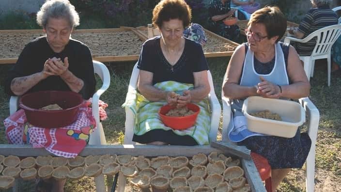 "Grandmothers", a short documentary by Greek cinematographer Tzeli Hadjidimitriou