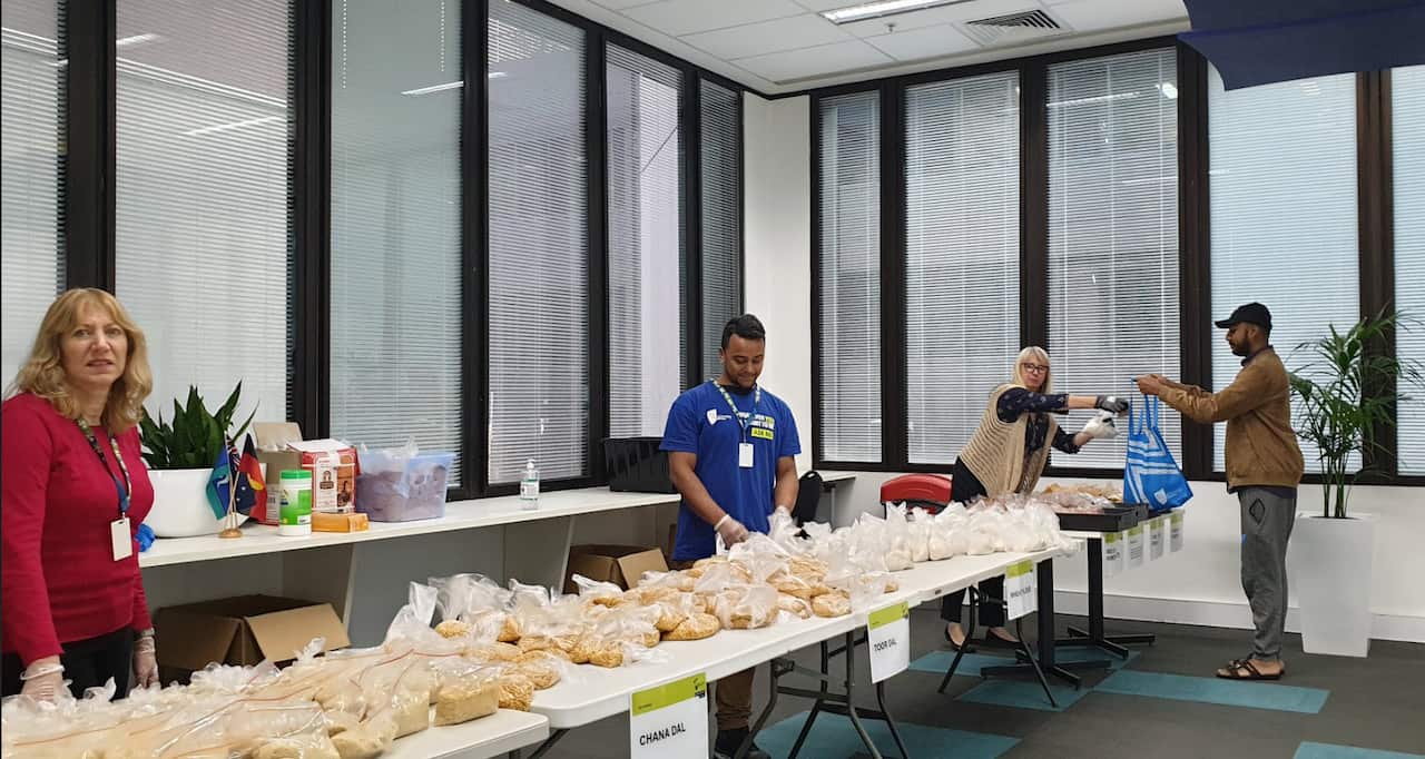 “Students, please come pick cooked food, pantry items and fresh veggies from Uni campus”