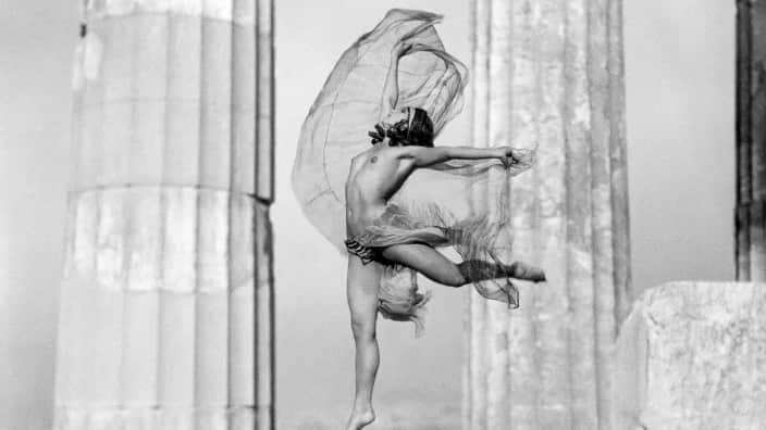 "Against the Ruins" photo exhibition