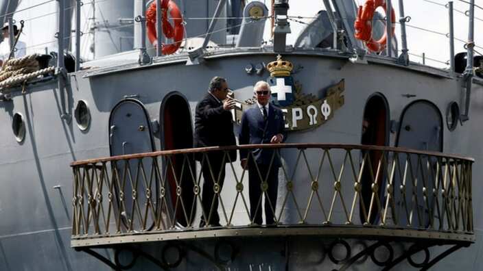Ο πρίγκιπας Κάρολος ξεναγήθηκε στο θωρηκτό "Αβέρωφ"