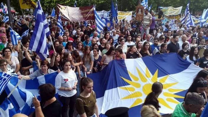 Συλλαλητήρια για τη Μακεδονία: Χιλιάδες πολίτες διαδήλωσαν σε 24 πόλεις