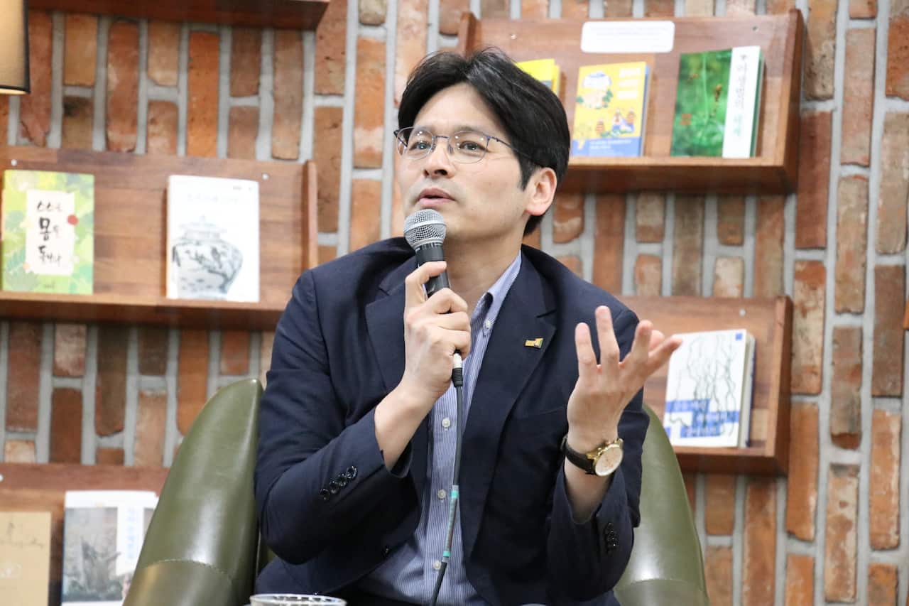 Kyonggi University So-sung Museum's curatorial team leader Mr Bae Daeho