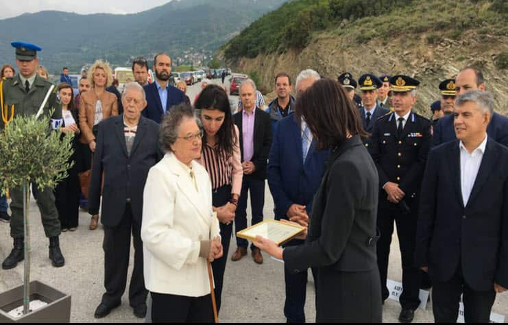 Vassa Solomou Xanthaki with the former Australian Ambassador to Greece, Kate Logan, in 2018. 