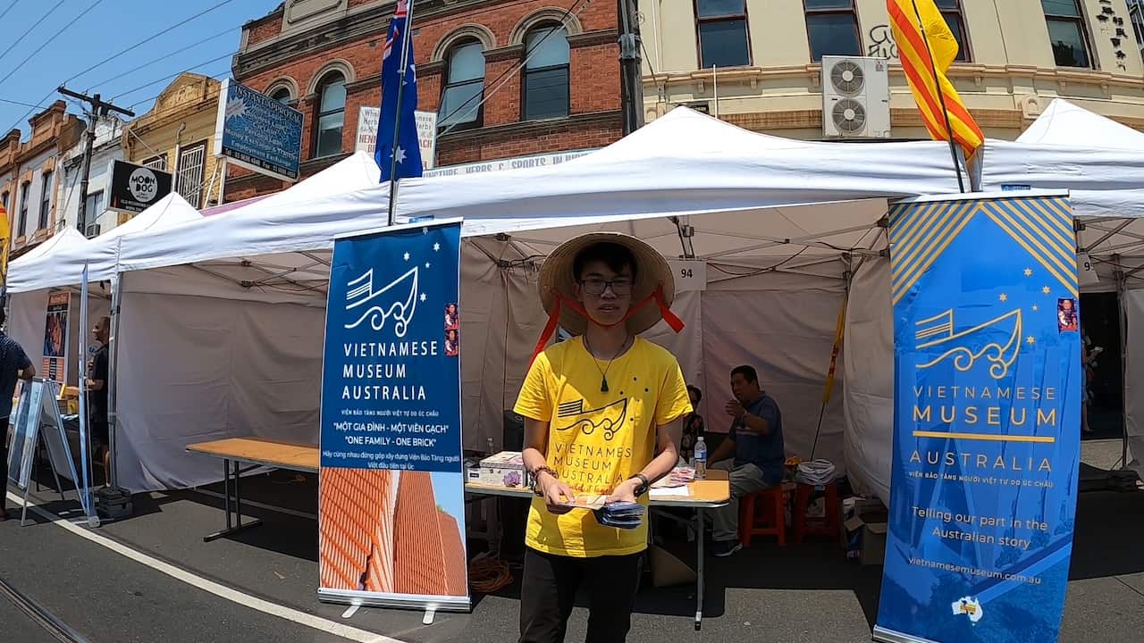 Gian hàng giới thiệu dự án Bảo tàng Người Việt Tự do Úc châu ở Hội chợ Richmond