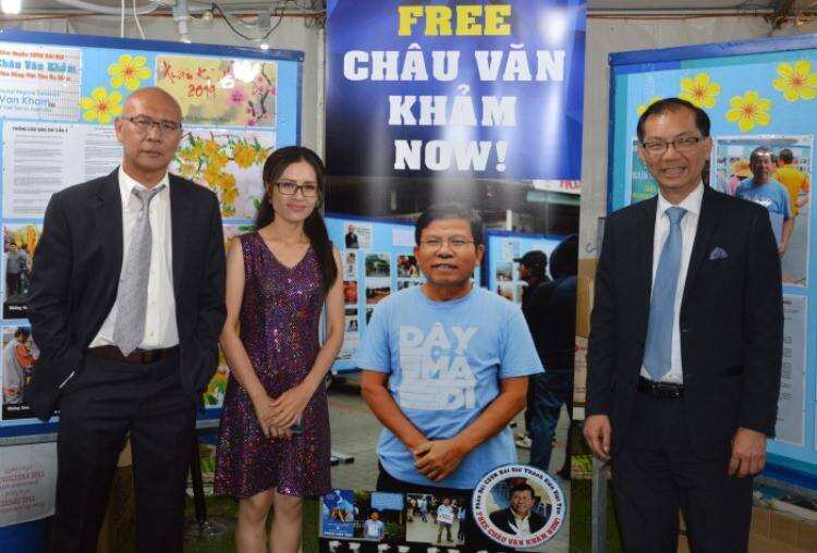 Ông Paul Huy Nguyễn, Chủ tịch, và Ls Kate Hoàng Phó Chủ tịch BCH CĐNVTD tại NSW vận động cho ông Châu Văn Khảm