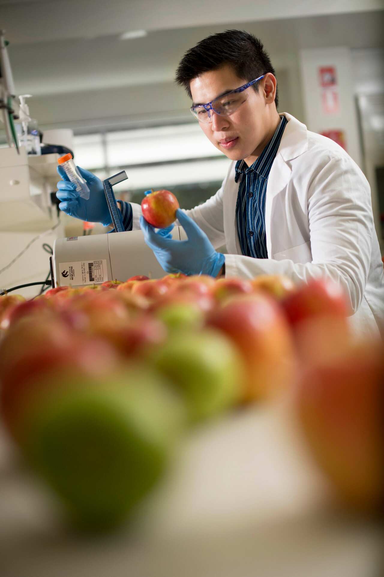 Dr Vincent Candrawinata says that his technology to extract phenolic from apples using just water is the first in the world.