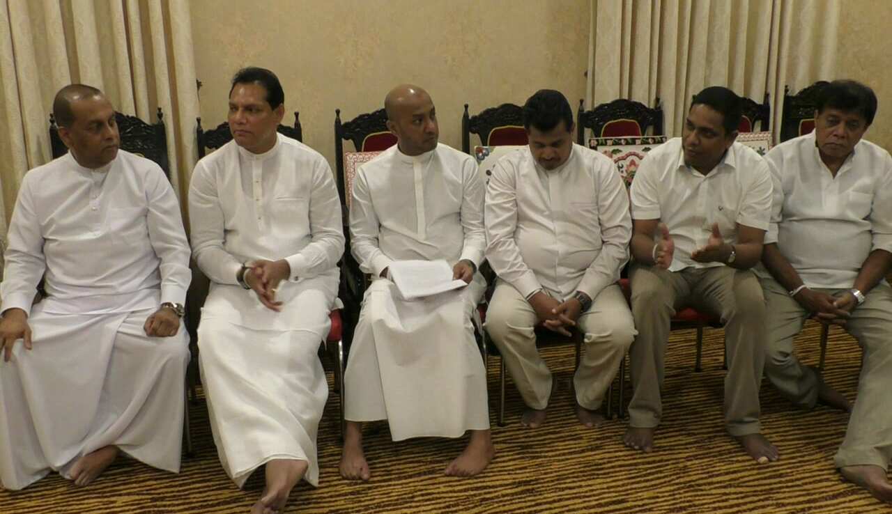 SLFP Parliament Members Team Visit Maha Nayake Thero 