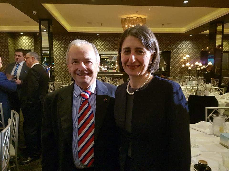 Sam Volpe con la Premier del NSW Gladys Berejiklian
