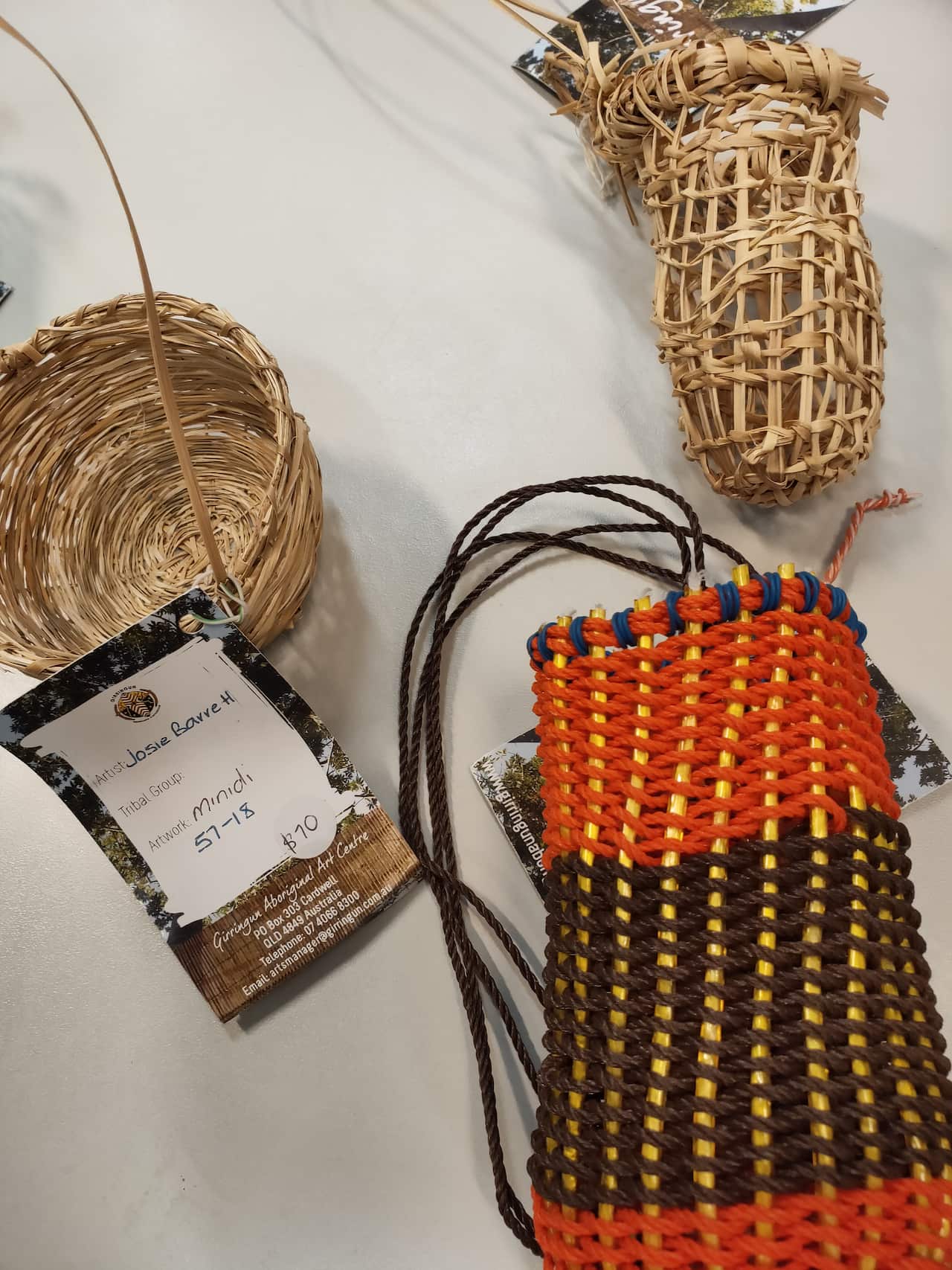 Artists use natural and recycled materials (electric wire) to weave everyday objects, tools or ornaments.