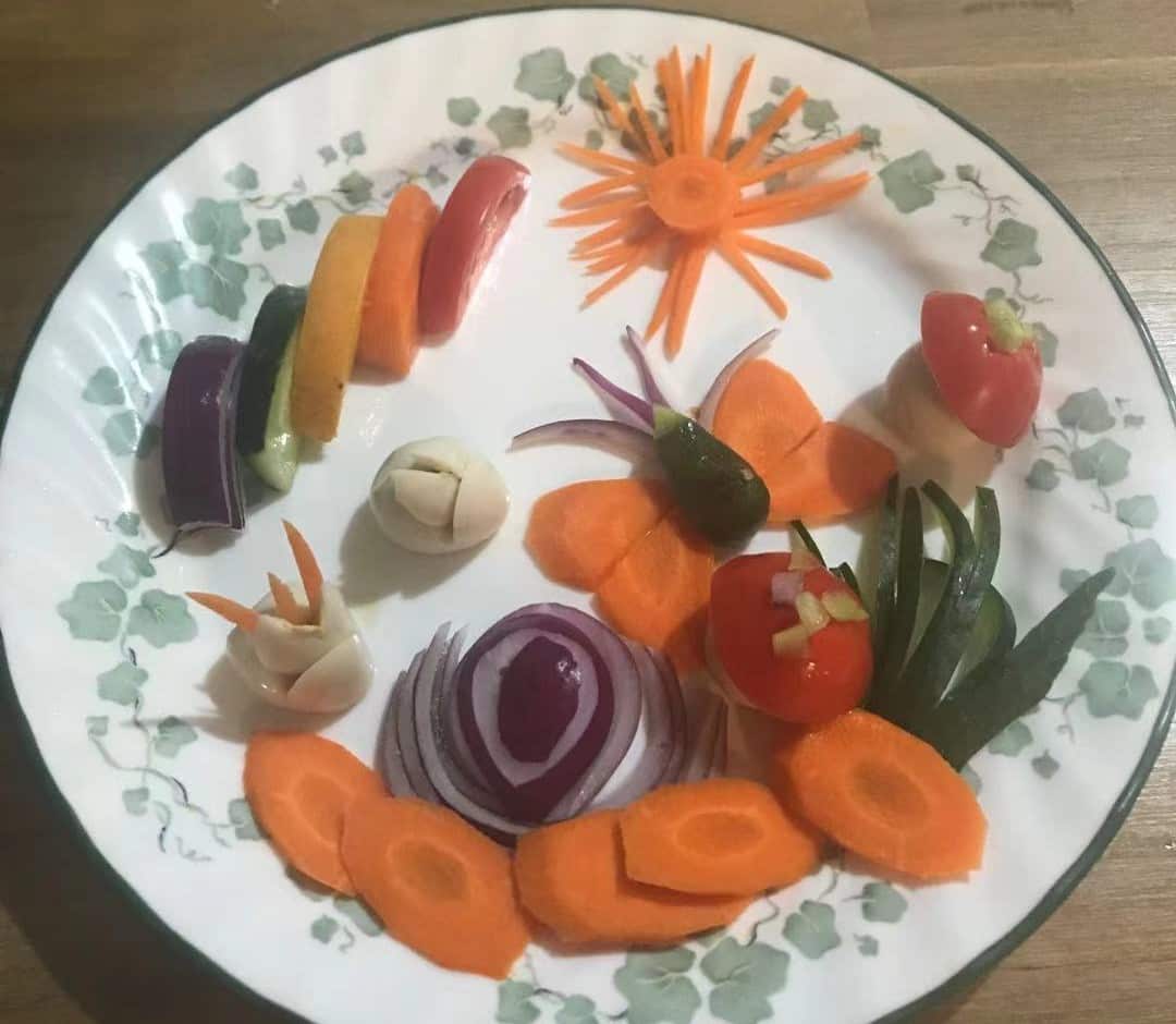 悉尼外婆每天给外孙女制作摆盘精致的早餐