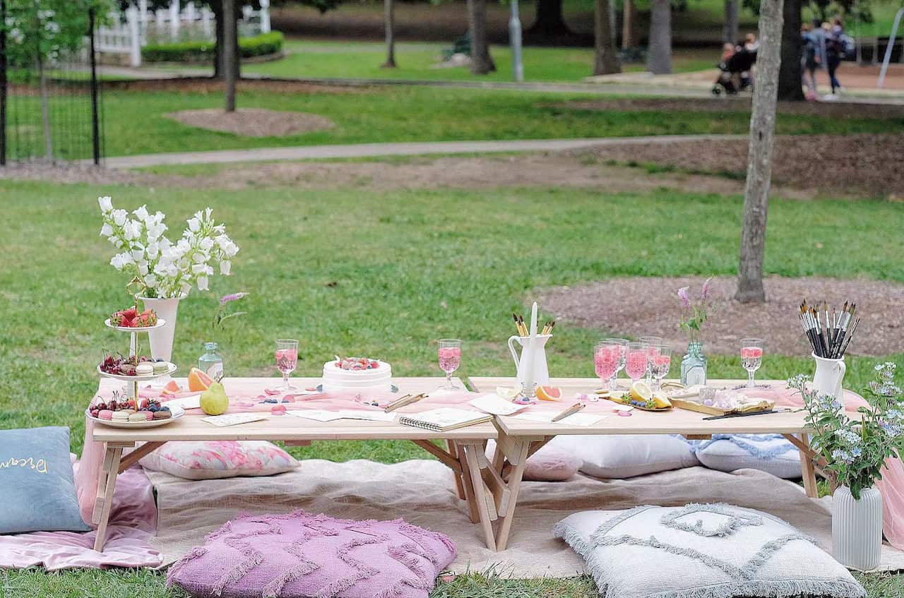 疫情期间户外野餐需要留意安全距离和清洁卫生