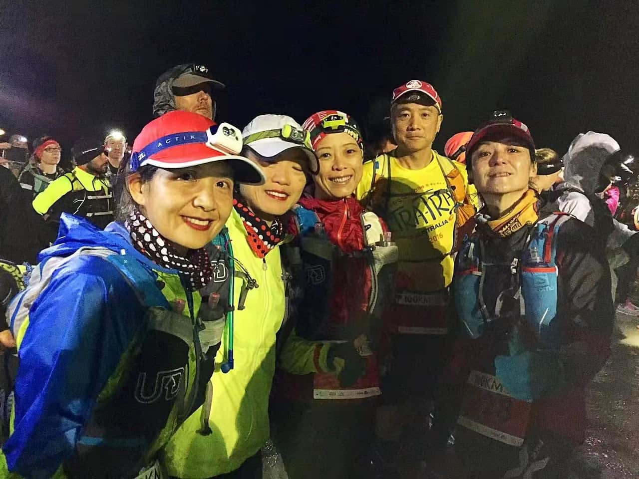 Mike右二和朋友们