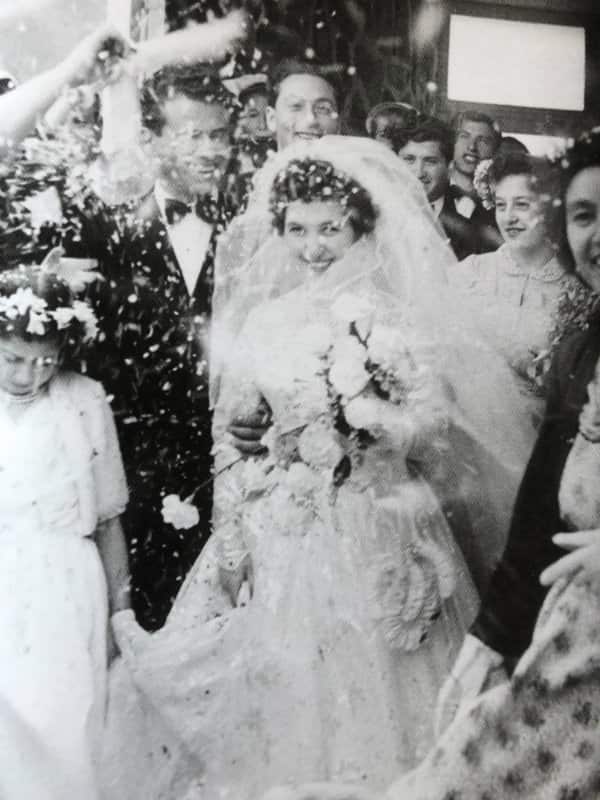 Sangiorgesi Biagio and Fernanda Fantasia arriving at reception hall, in a photo published in the book We Left E Partimmo