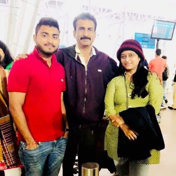 Maulin's photograph with parents at the Ahmedabad airport before flying to Australia.