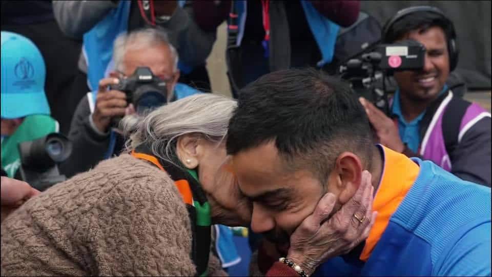 Virat kohli with Indian fan