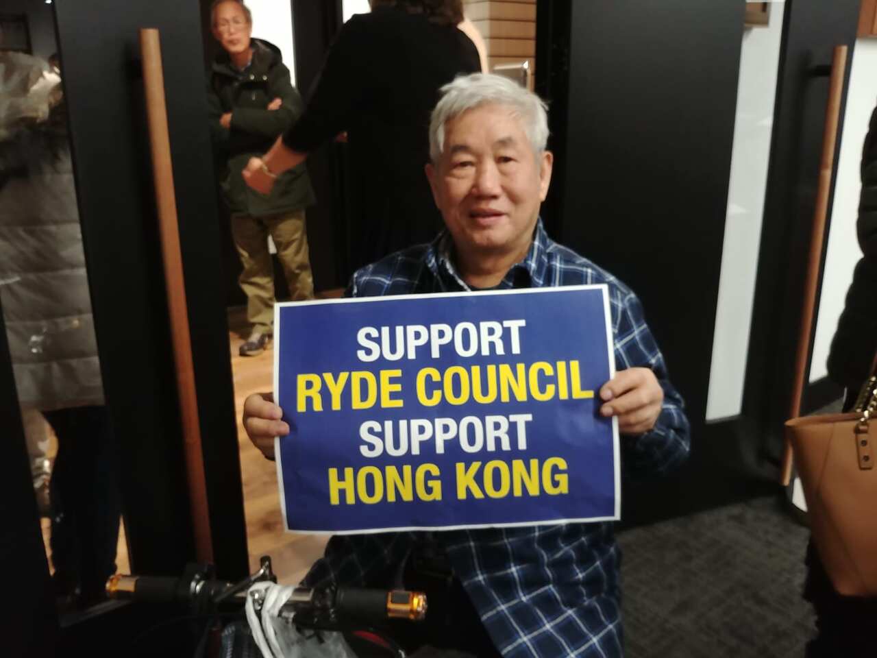 一名列席會議的市民