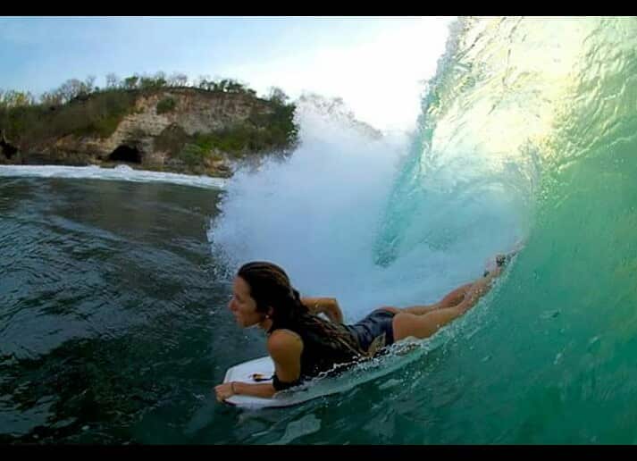 Virginia de Moraes largou uma vida crescente em Sydney pelo surfe e pela espiritualidade de Bali.