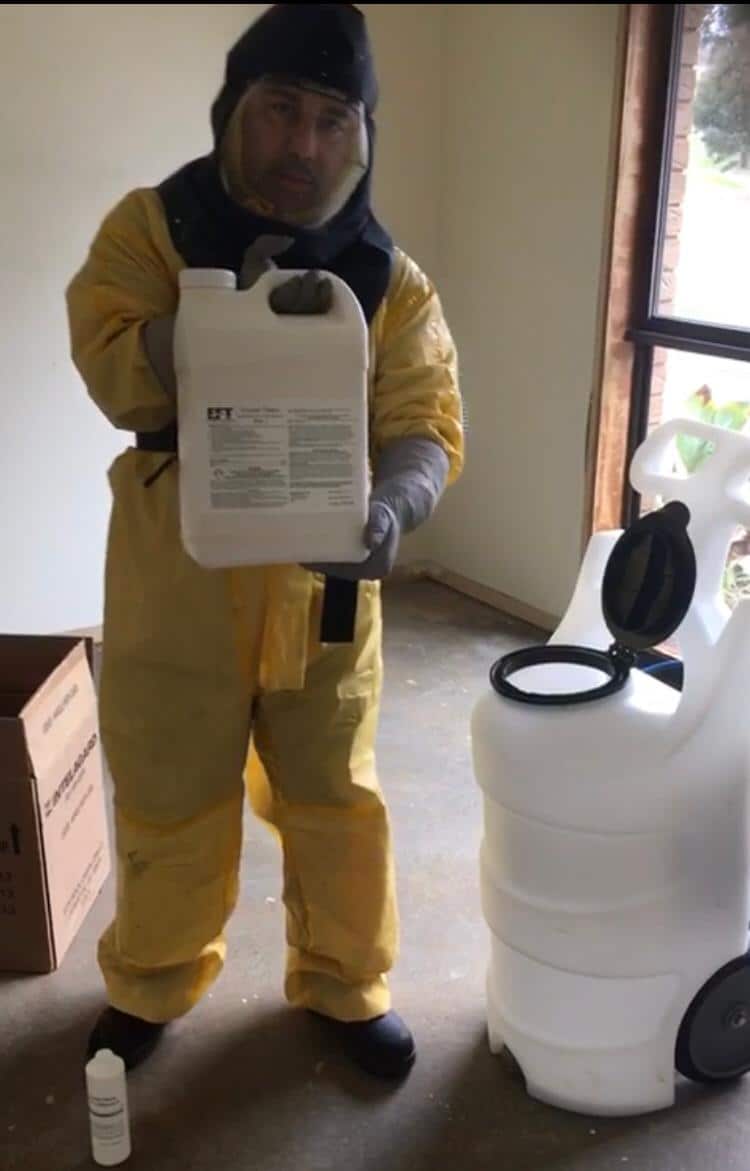 Carlos, forensic Cleaner