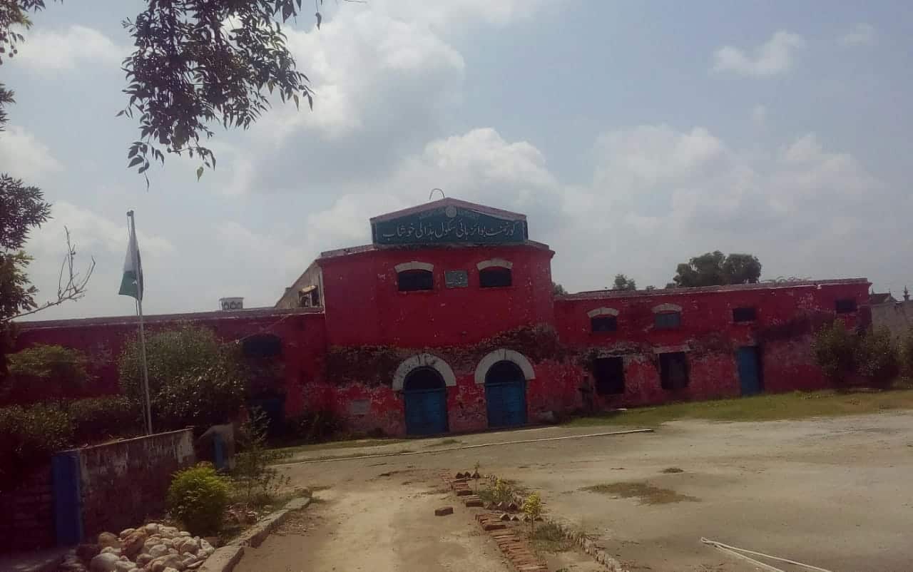 Caption: Khushwant Singh studied in this school in Hadali, District Khushab, Punjab during his early childhood.