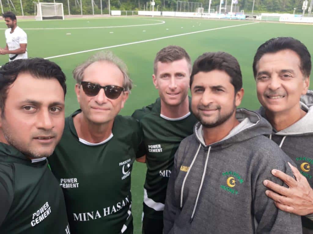 A selfie with Pakistani Hockey team management, staff and senior players.
