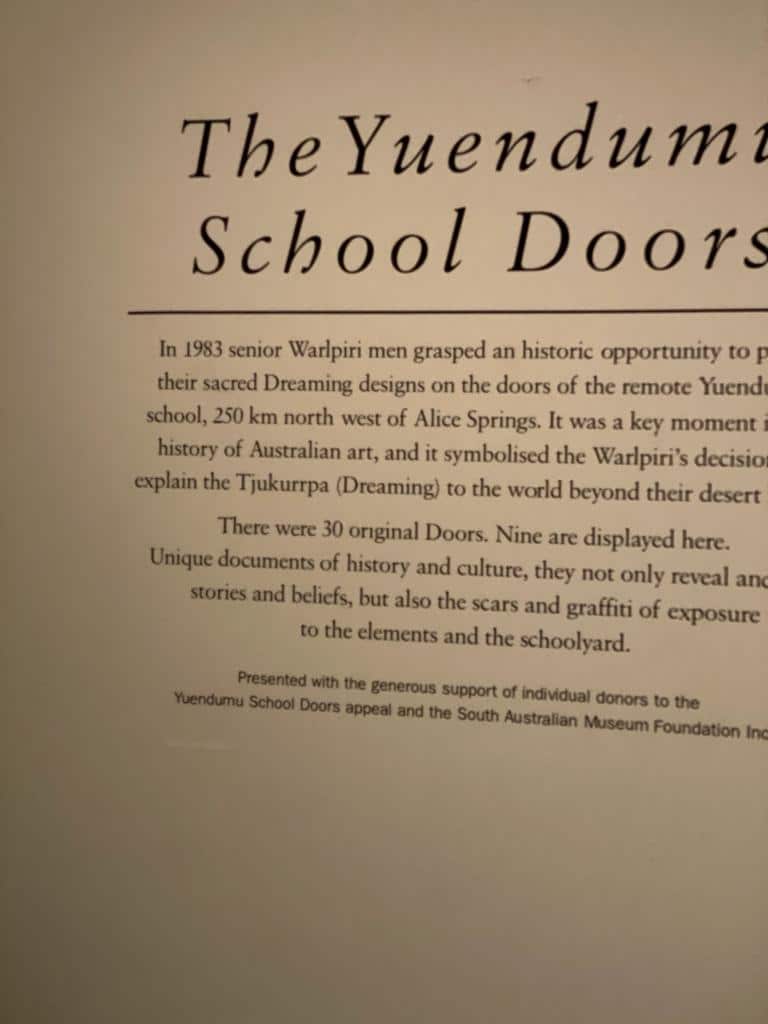 Las puertas de las escuelas de Yuendemu: del activismo al arte