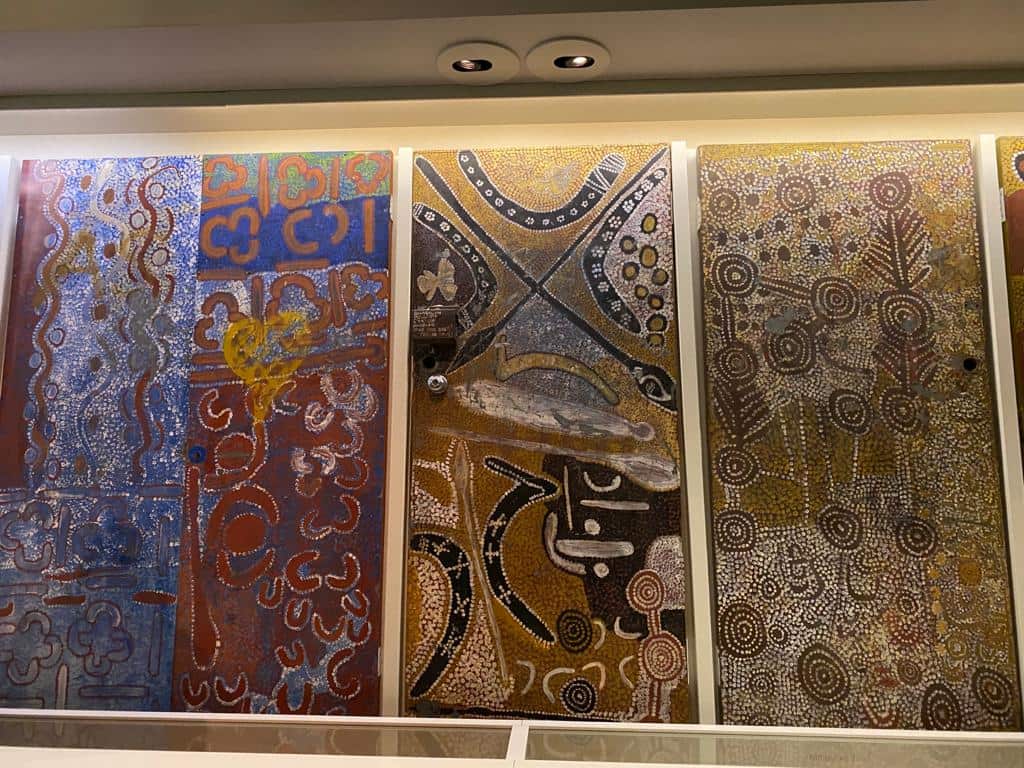 Las puertas de las escuelas de Yuendemu: del activismo al arte