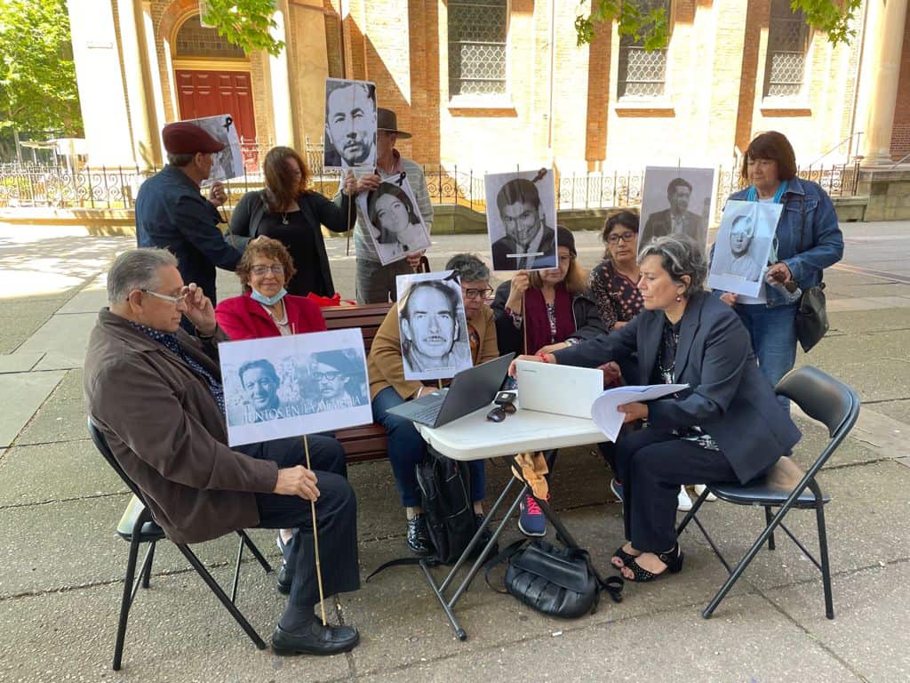 Grupo de apoyo de chilenos en Sídney se reúne en la Corte Federal