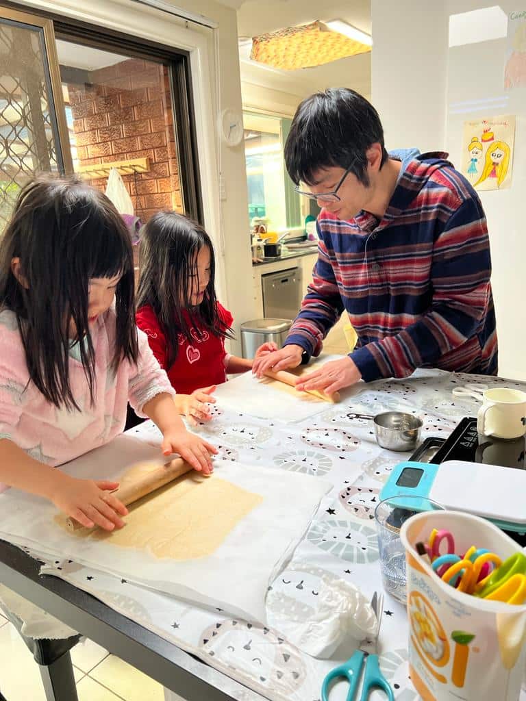 Heymans Chan and his two daughters.