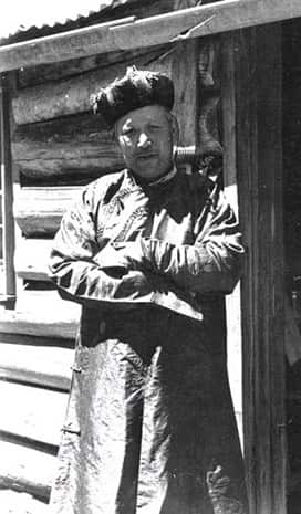 Thomas William "Bill" Ah Chow在战后返乡放牧，还被林业局委任为火情观察员