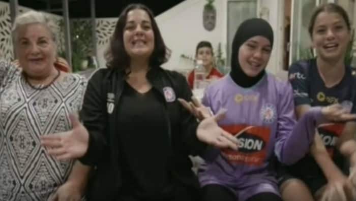 Aisha y Aliya, son aficionadas españolas que seguirán las Copa Mundial Femenina de la FIFA en Sídney. 