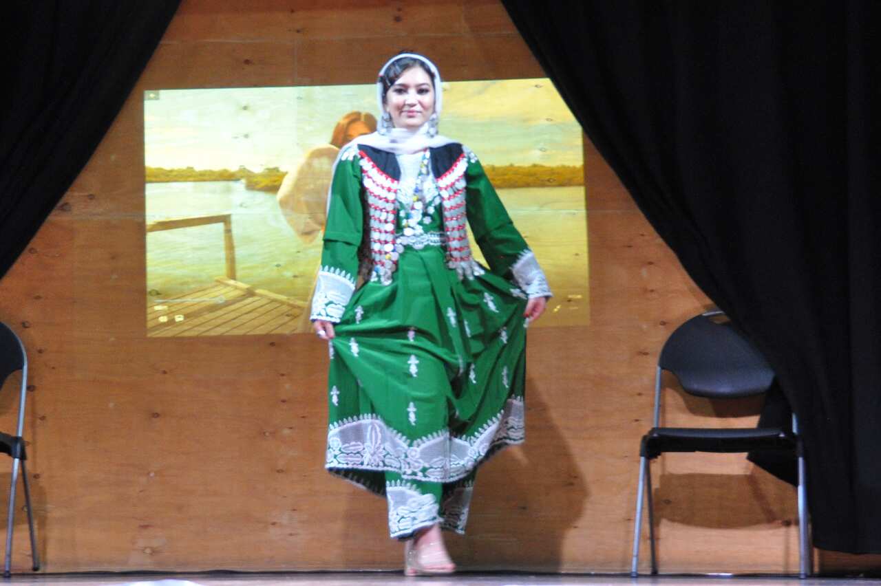 در جشن روز جهانی زن شبکه دوستی زنان هزاره آسترالیا لباس‌های سنتی هزارگی نیز نمایش داده شد.