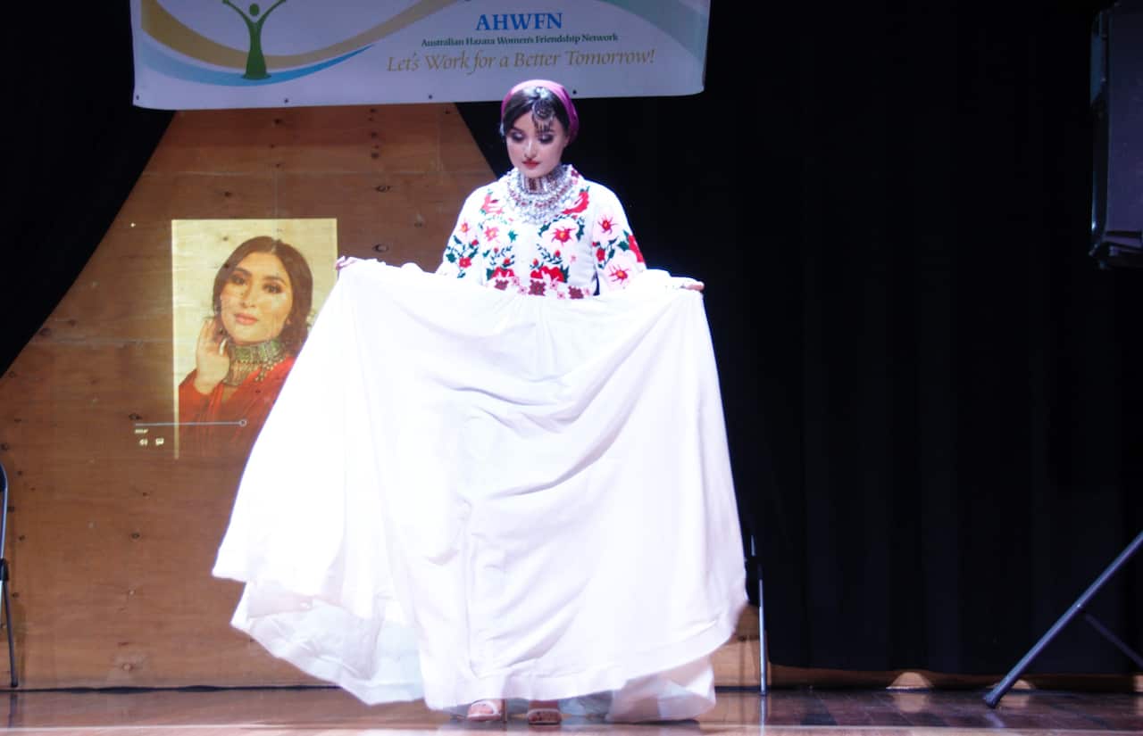 در جشن روز جهانی زن شبکه دوستی زنان هزاره آسترالیا لباس‌های سنتی هزارگی نیز نمایش داده شد.